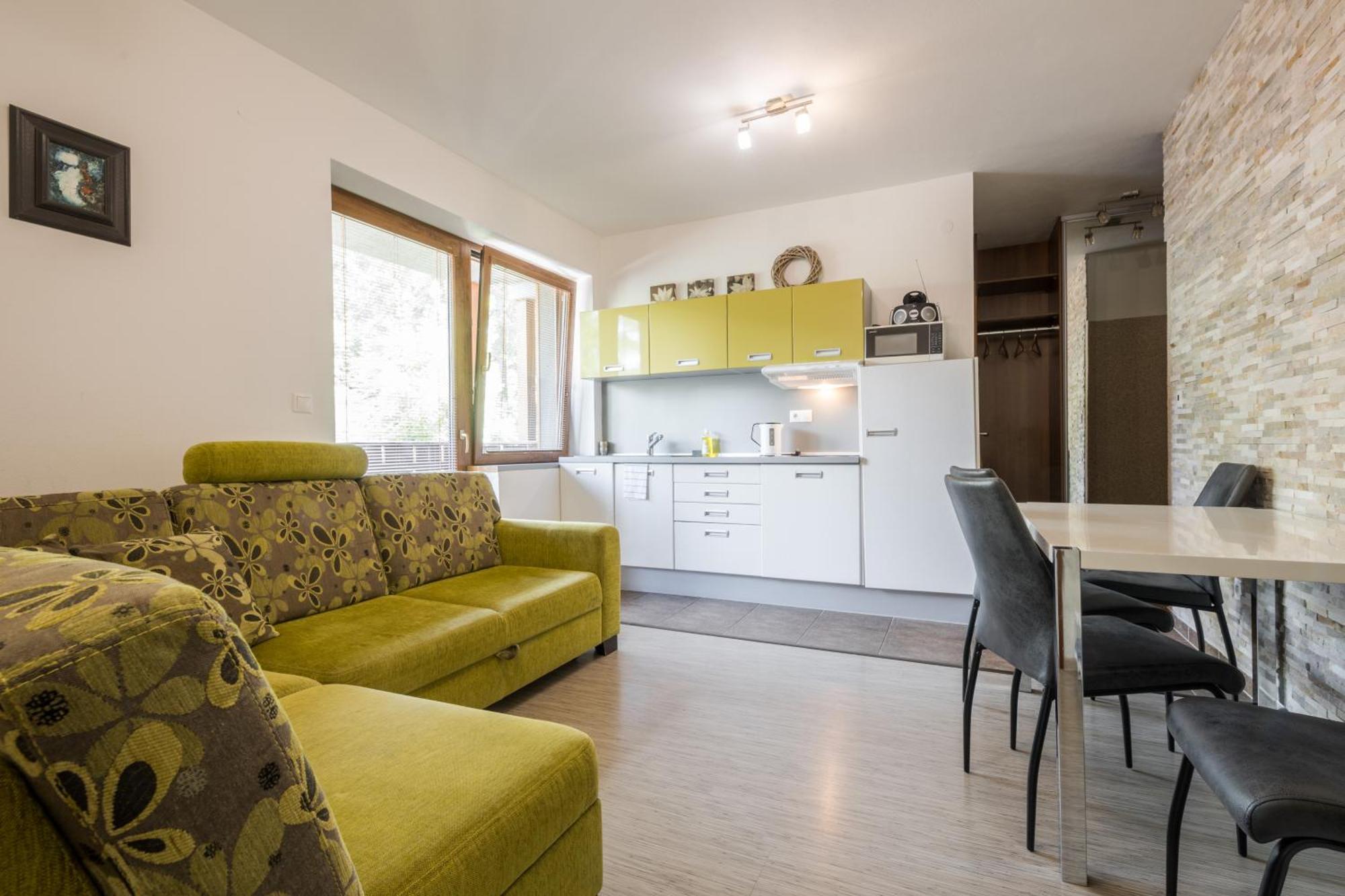 Fatrapark 2 Apartment 214 In Hrabovo With Bike Storage 루좀베로크 외부 사진