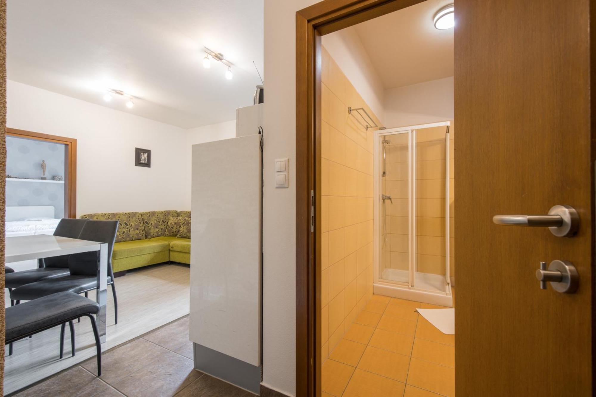 Fatrapark 2 Apartment 214 In Hrabovo With Bike Storage 루좀베로크 외부 사진