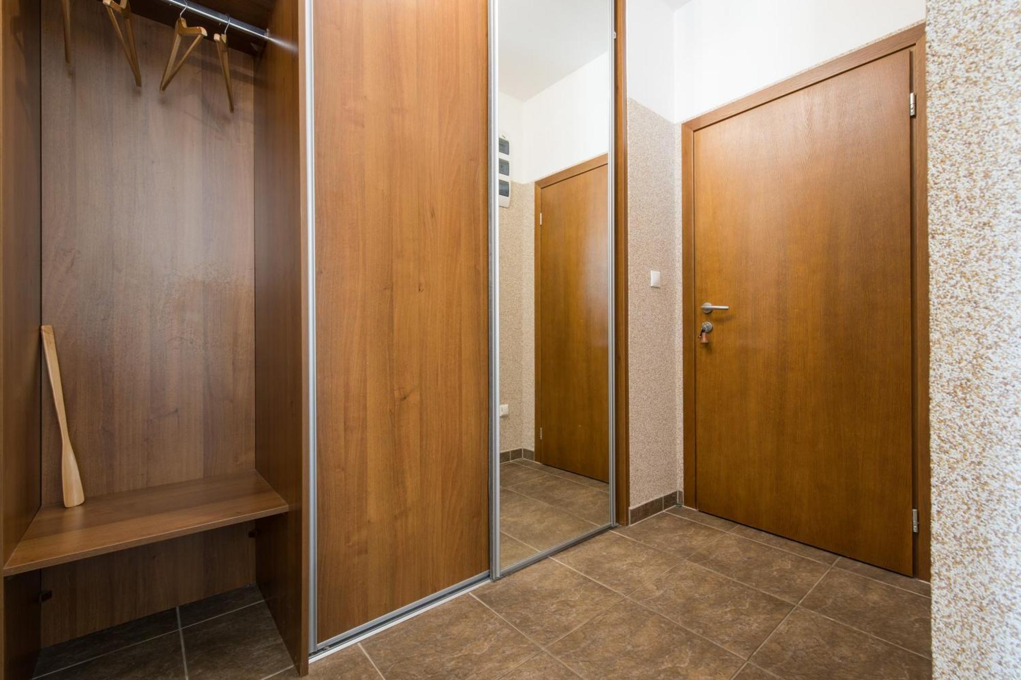 Fatrapark 2 Apartment 214 In Hrabovo With Bike Storage 루좀베로크 외부 사진